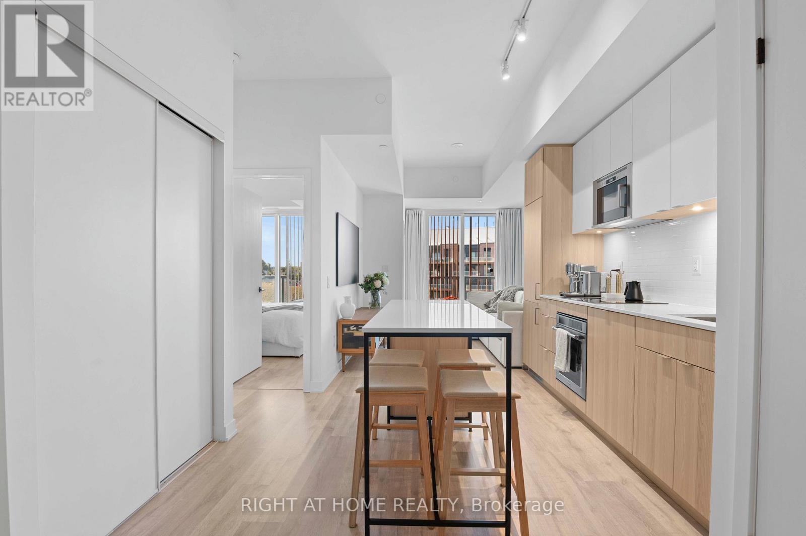 403 - 220 MISSINNIHE WAY Property Photo 1