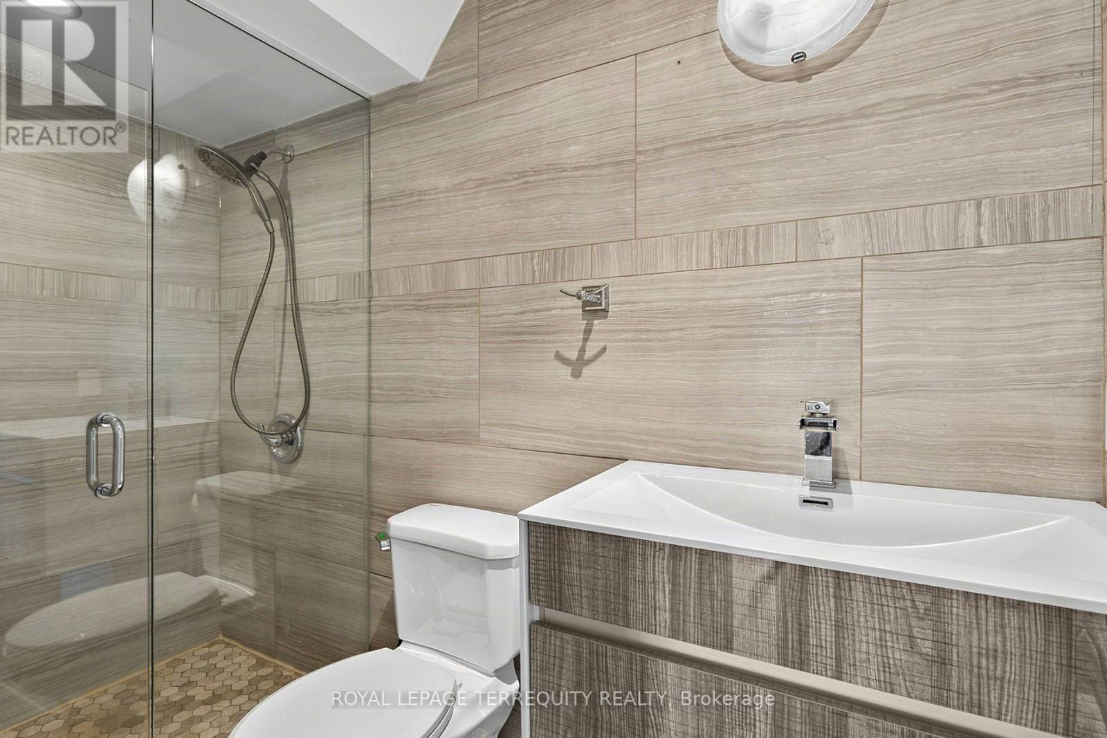 35 Elizabeth Street N Property Photo 16