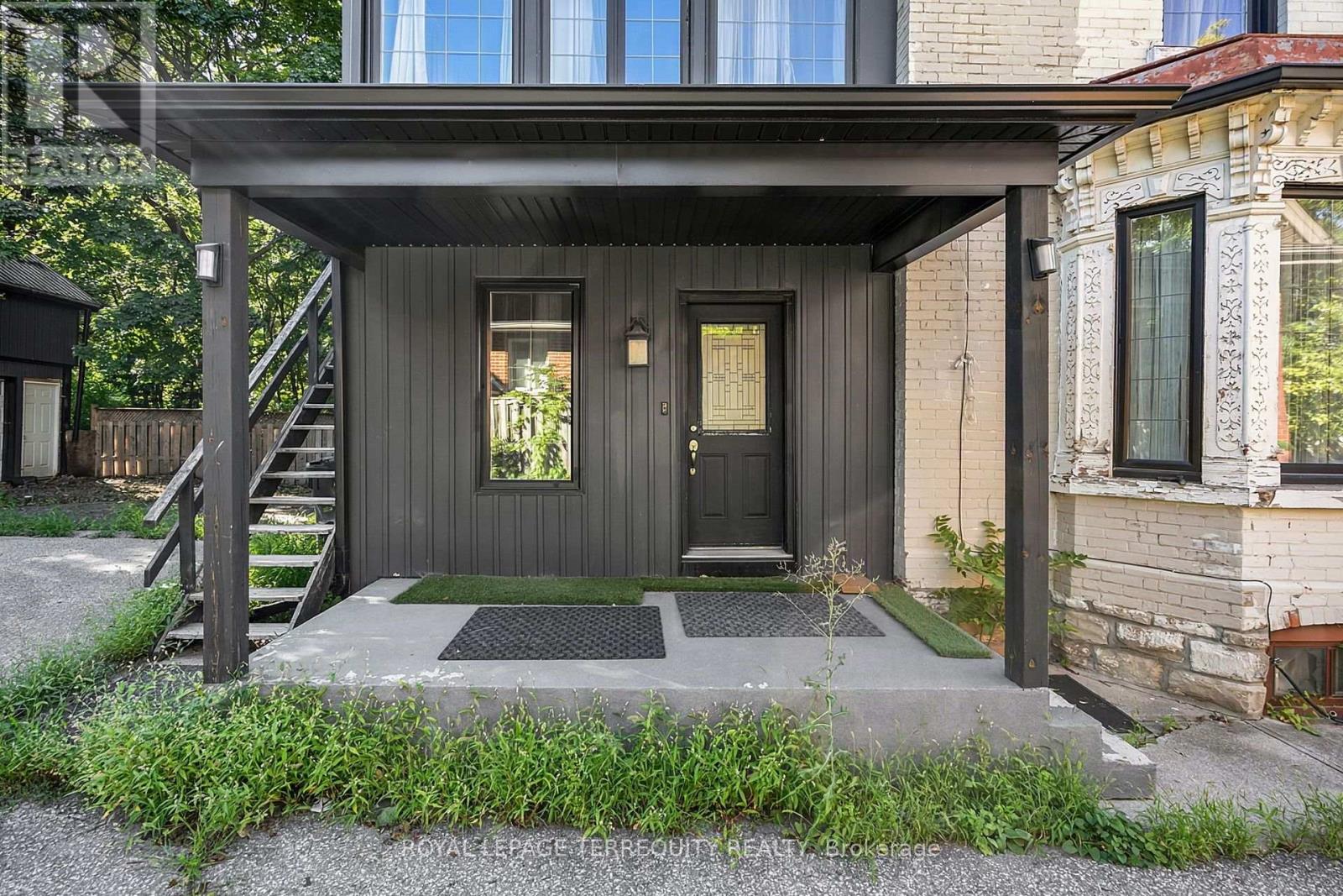 35 Elizabeth Street N Property Photo 27
