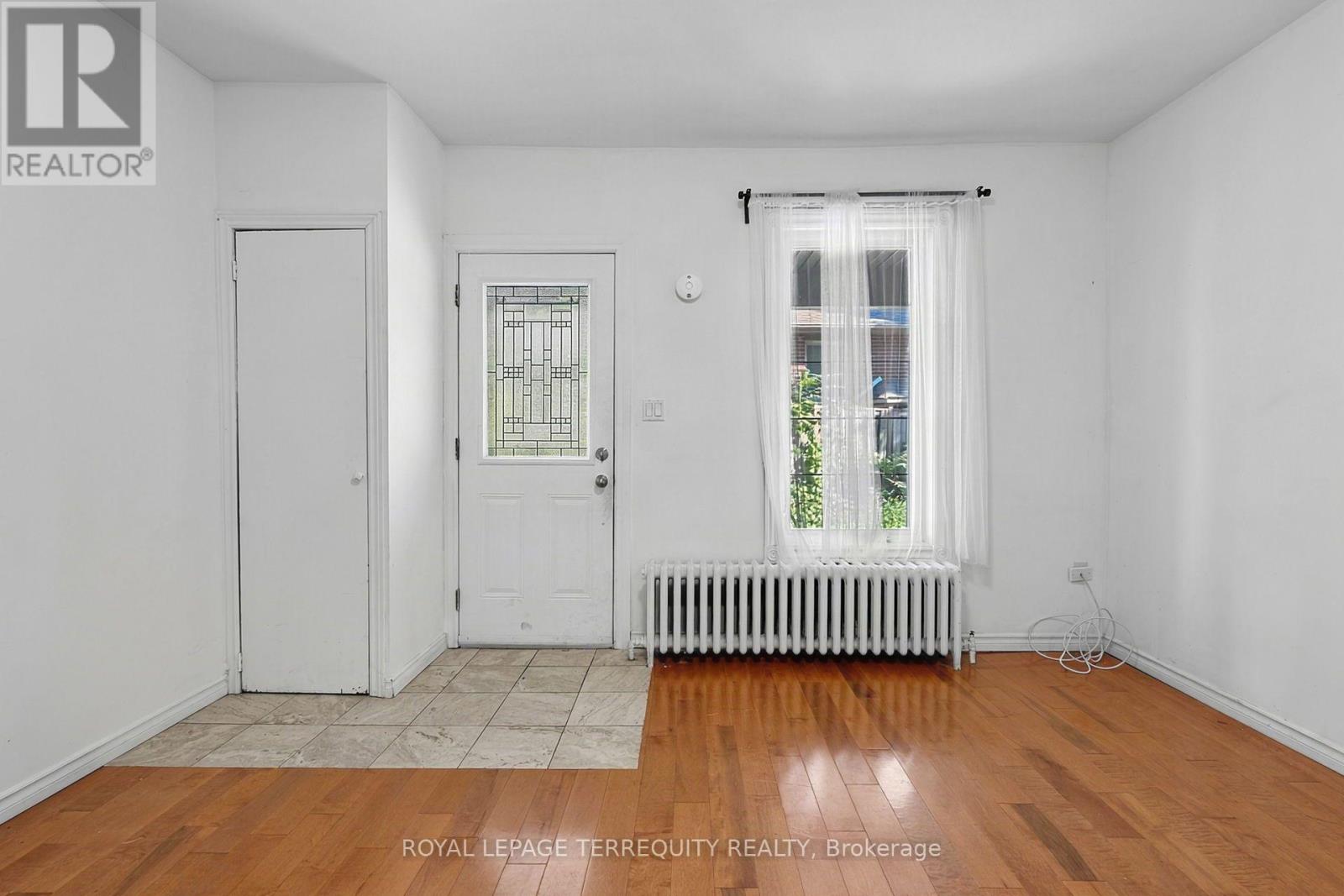 35 Elizabeth Street N Property Photo 28