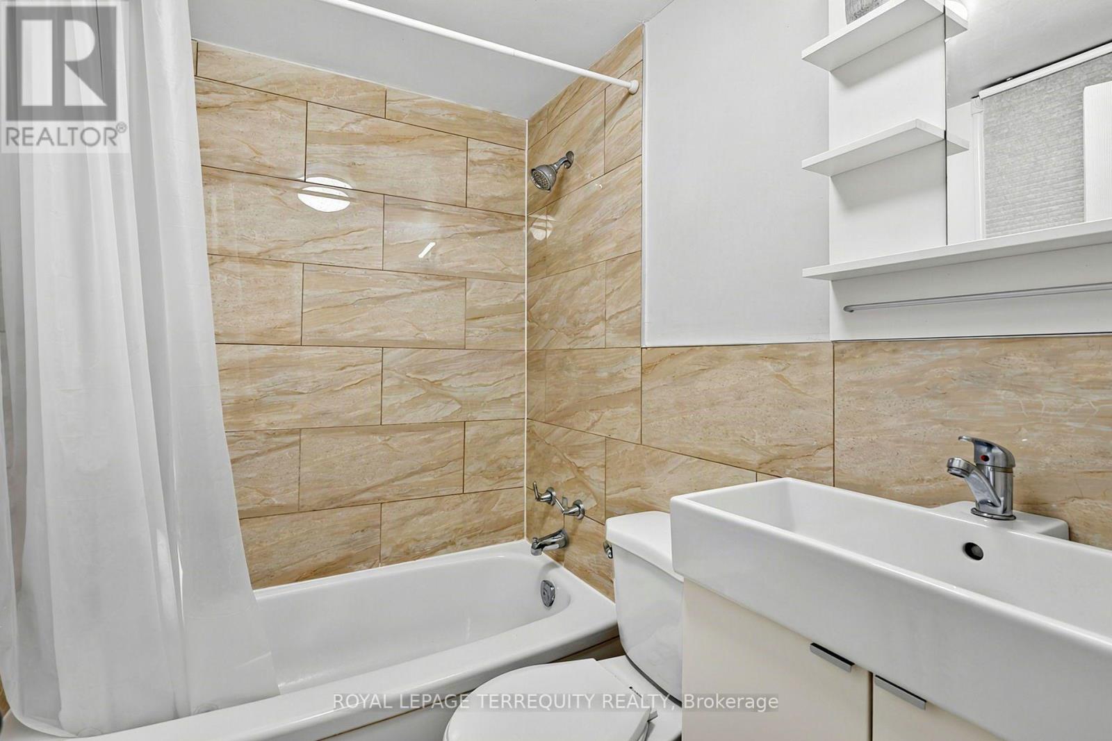 35 Elizabeth Street N Property Photo 30