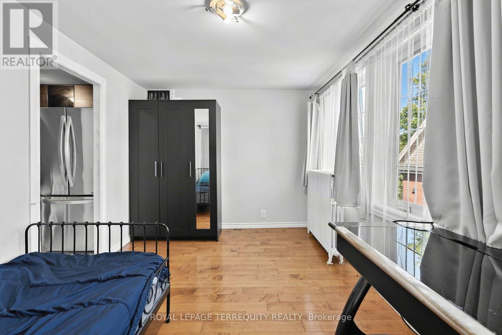 35 Elizabeth Street N Property Photo 33