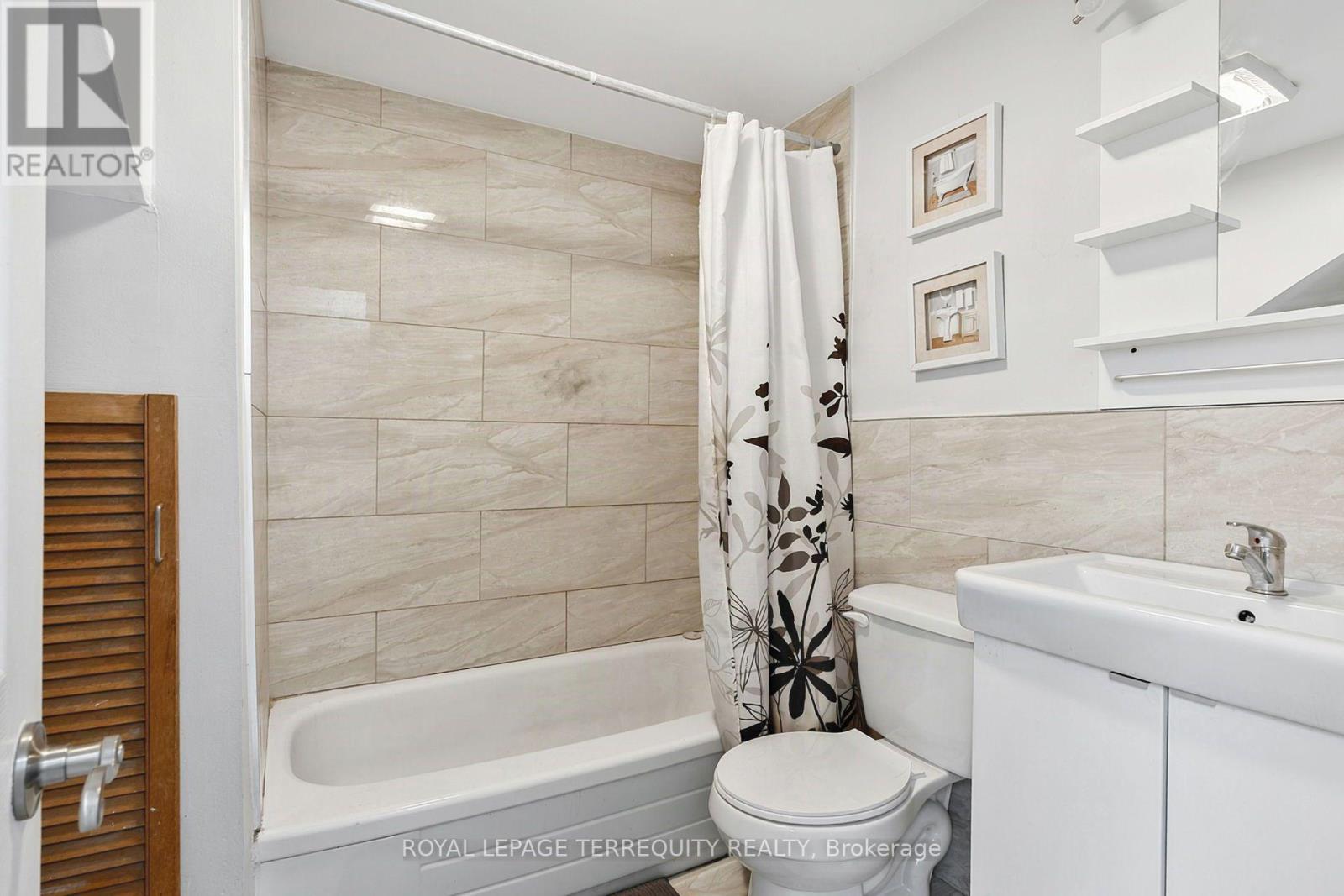 35 Elizabeth Street N Property Photo 34