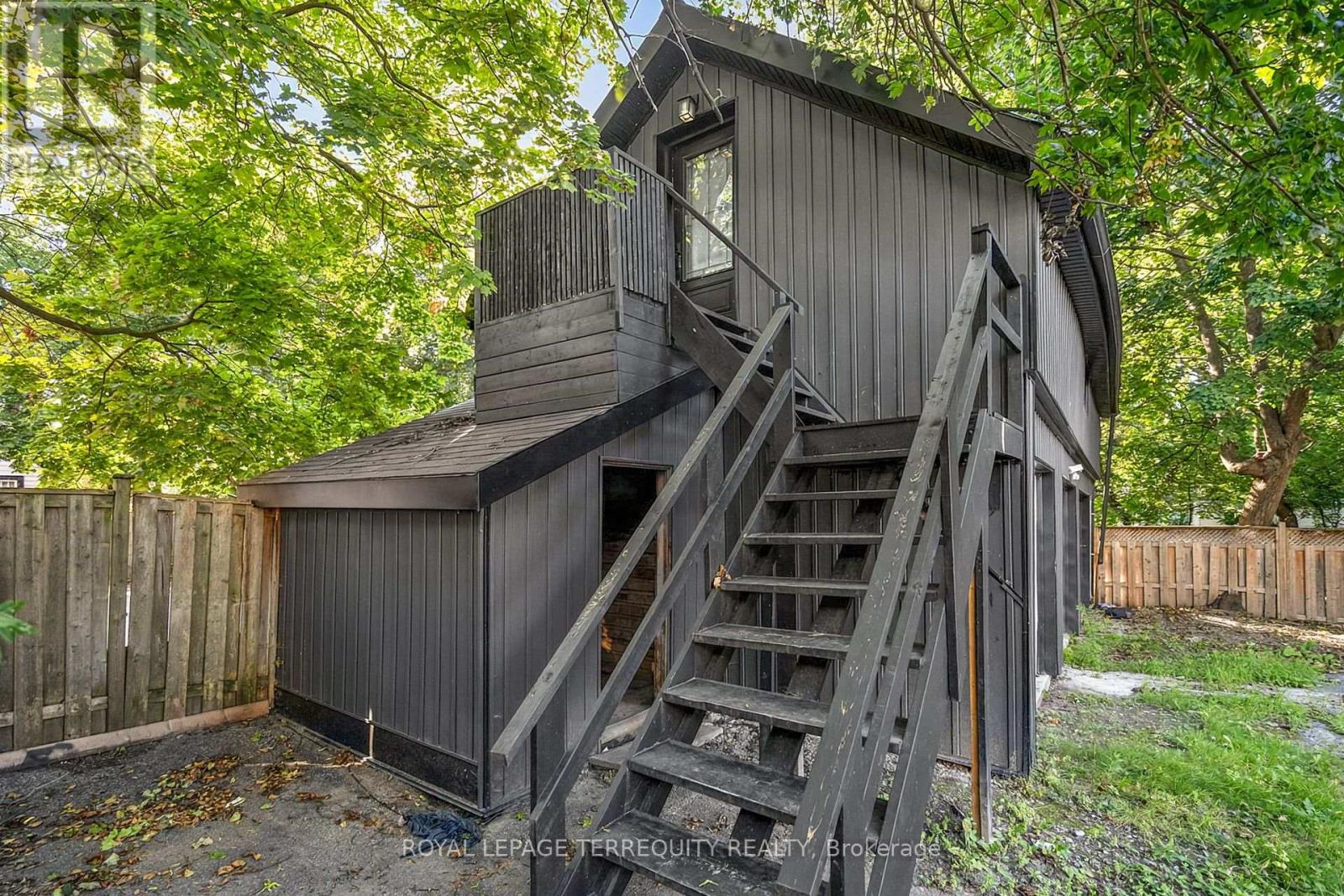 35 Elizabeth Street N Property Photo 35