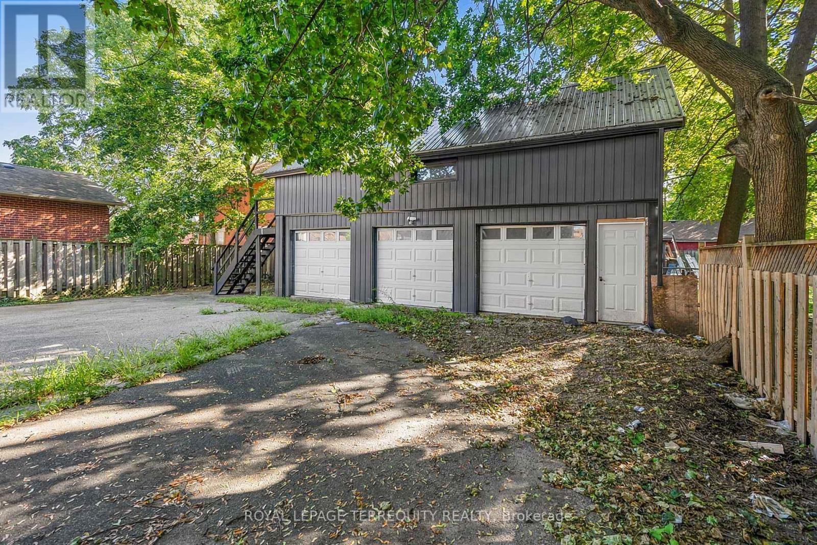 35 Elizabeth Street N Property Photo 41
