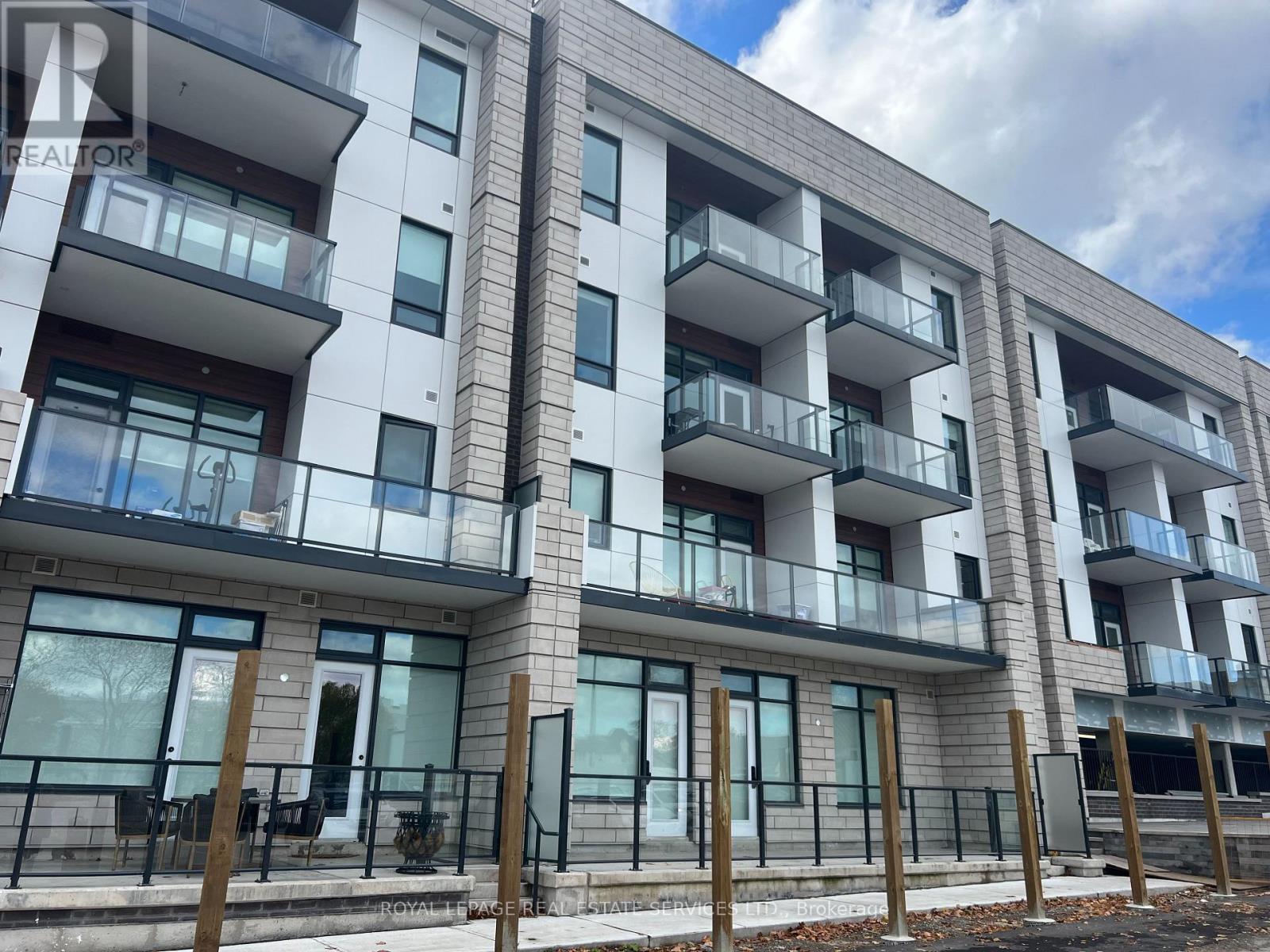 313 - 123 MAURICE DRIVE Property Photo 1
