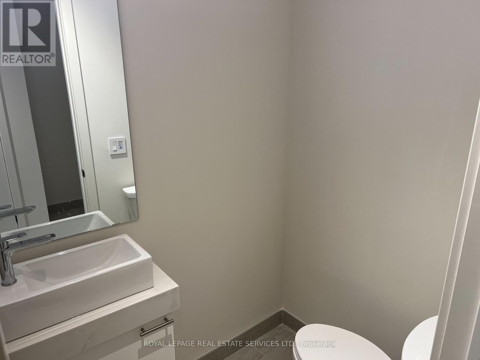 313 - 123 Maurice Drive Property Photo 6