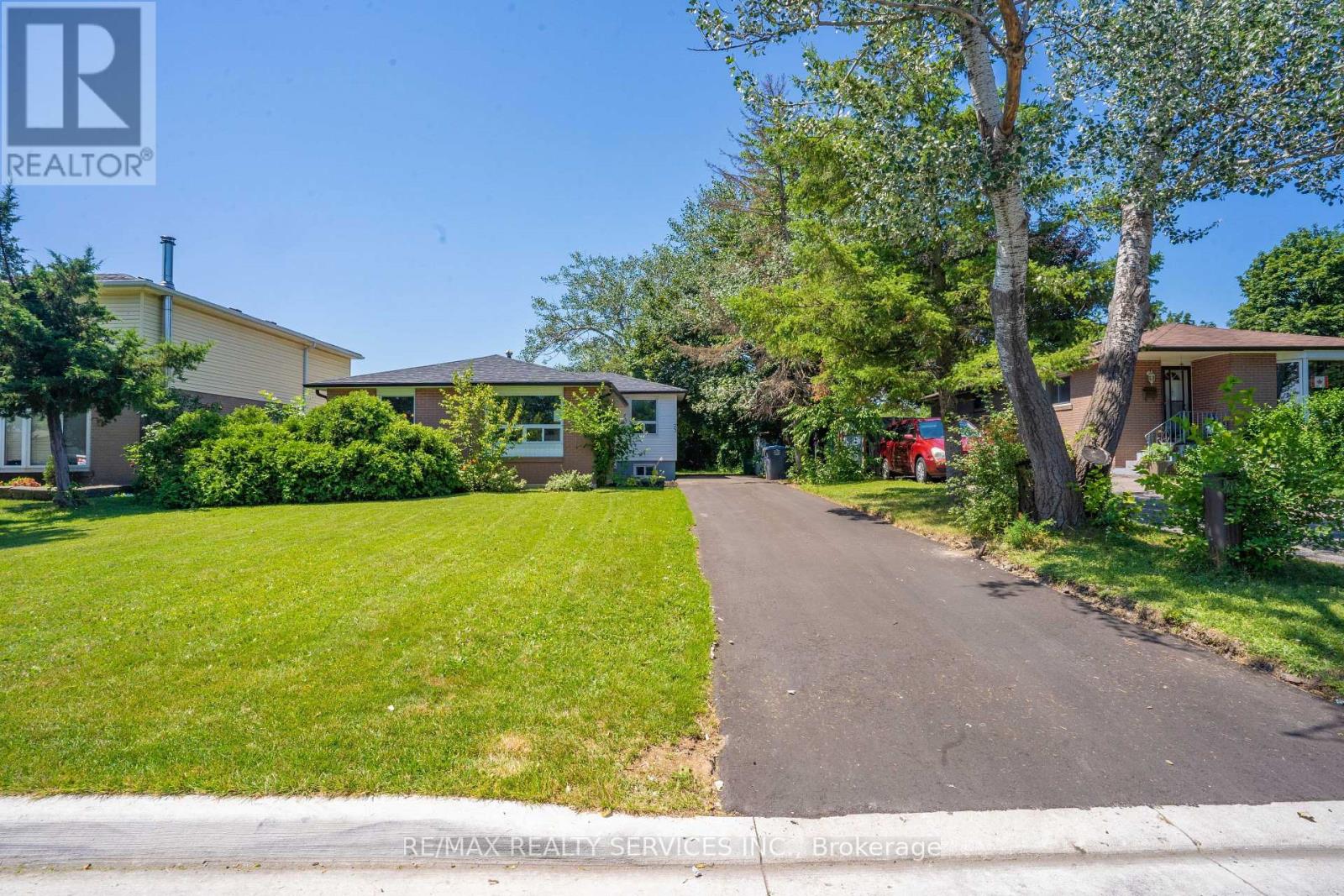 UPPER LEVEL - 23 FIDELIA CRESCENT