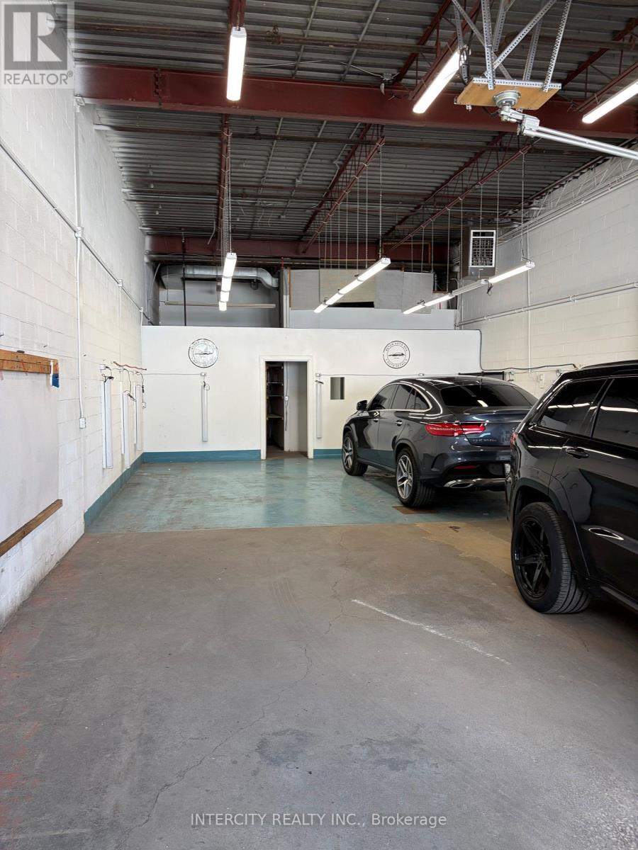 16 - 101 Toro Road Property Photo 4