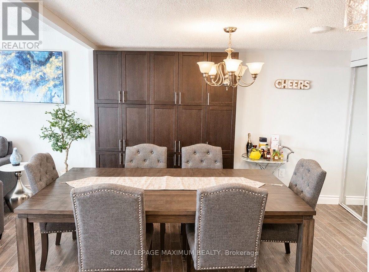 814 - 800 Lawrence Avenue W Property Photo 6