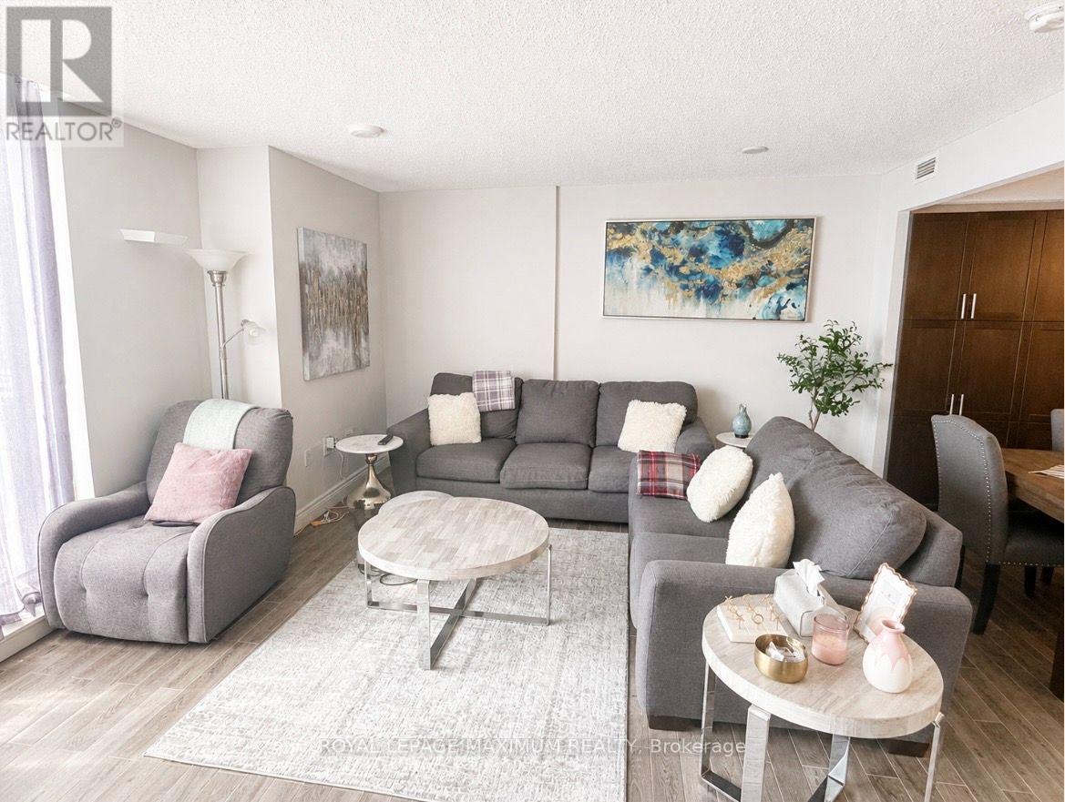 814 - 800 Lawrence Avenue W Property Photo 7
