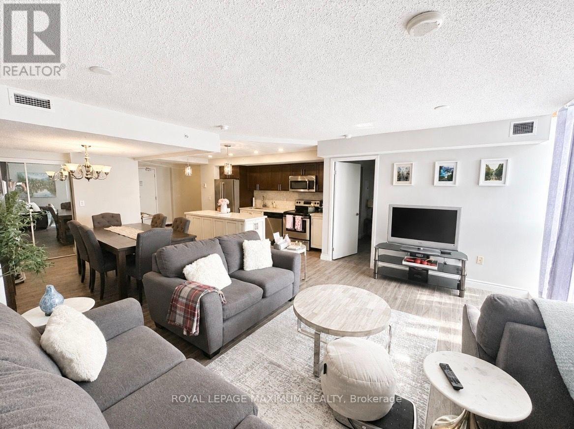 814 - 800 Lawrence Avenue W Property Photo 8