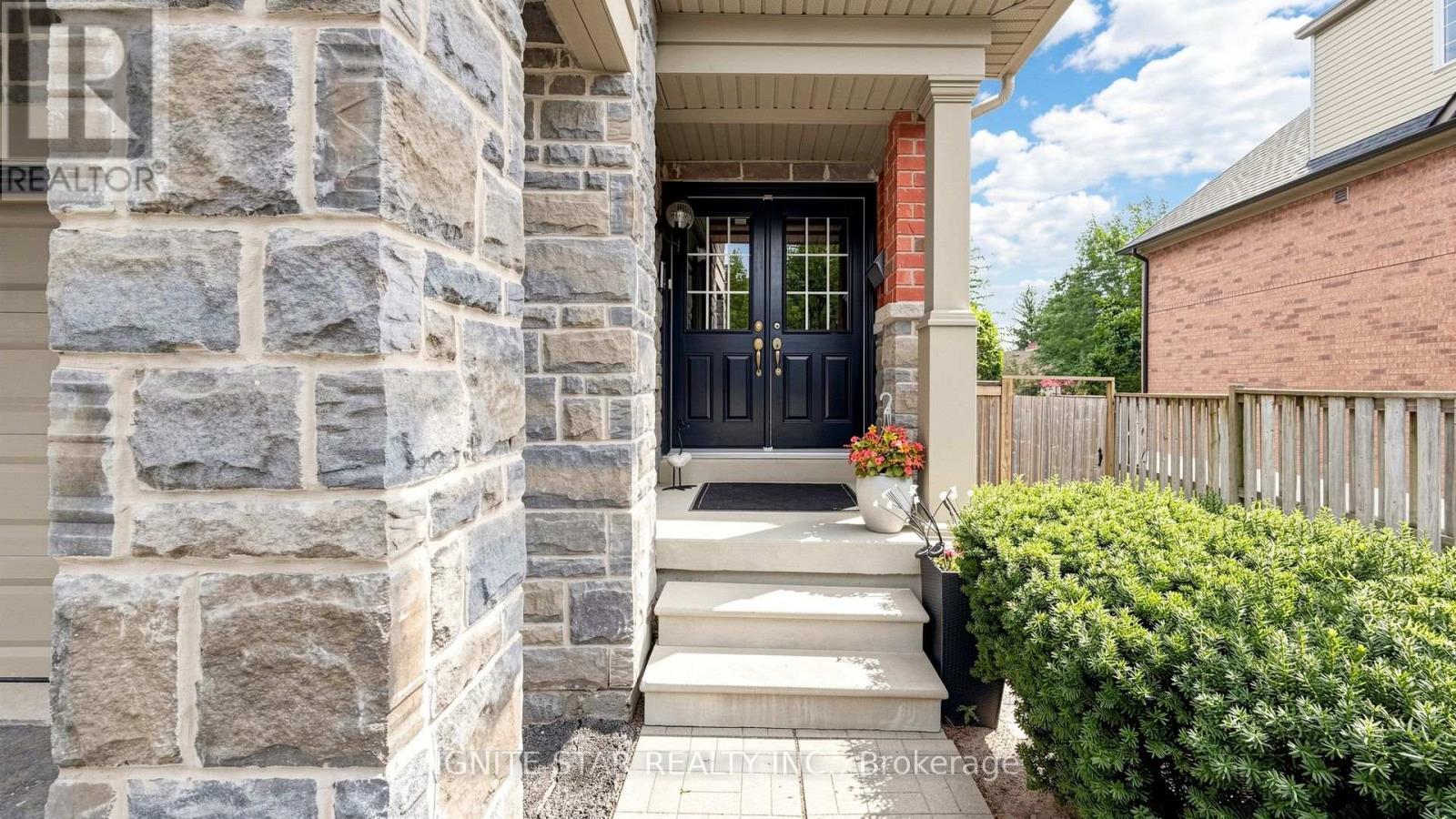 21 - 2600 Glengarry Road Property Photo 1