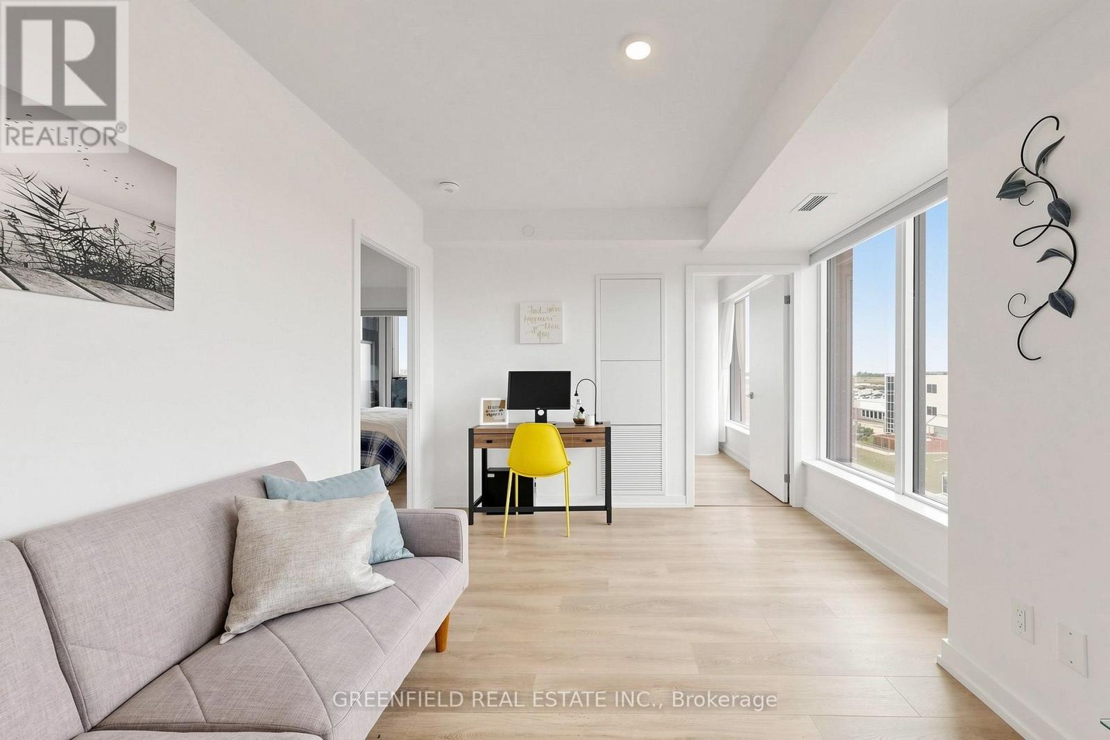 626 - 1100 Sheppard Avenue W Property Photo 4