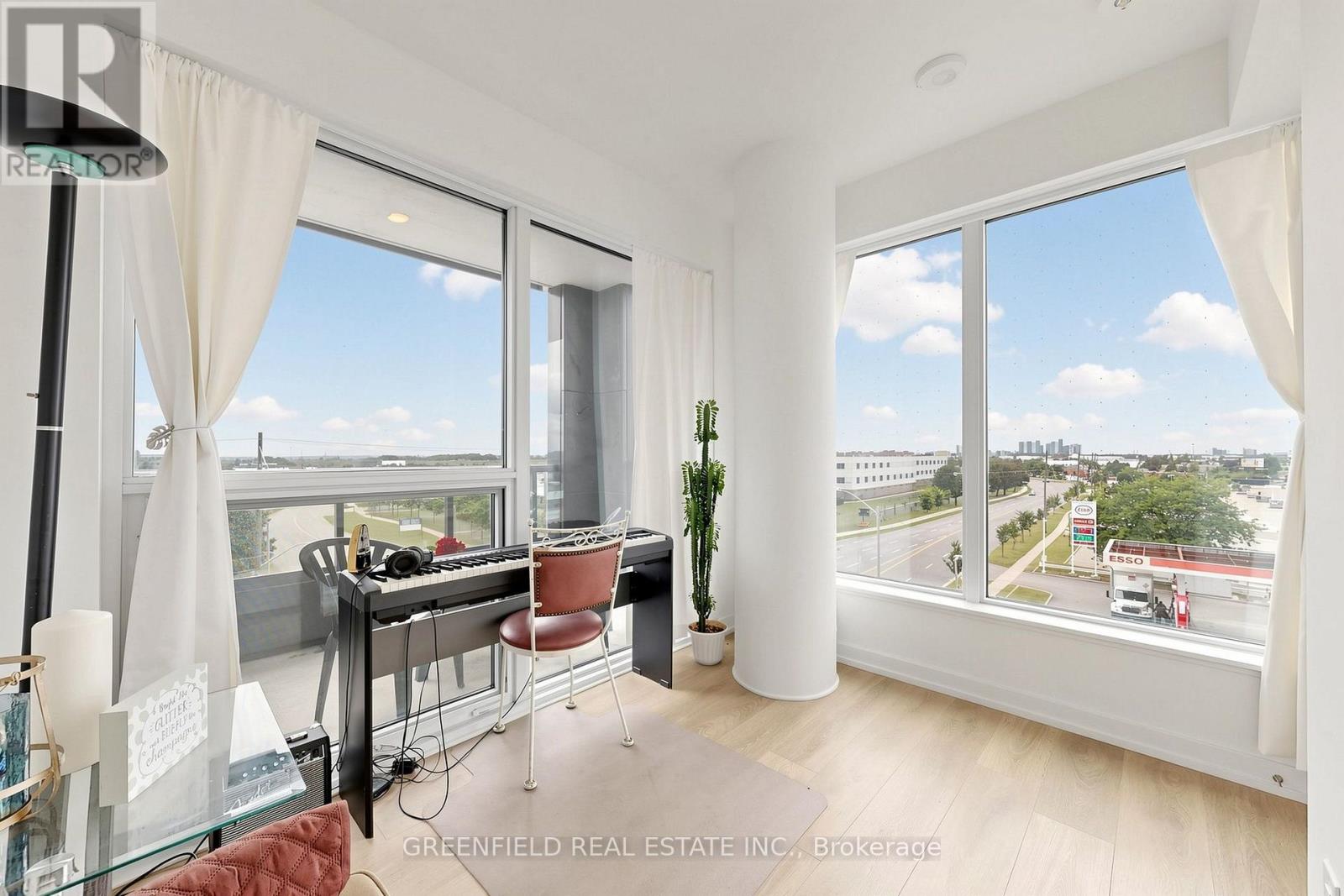 626 - 1100 Sheppard Avenue W Property Photo 18