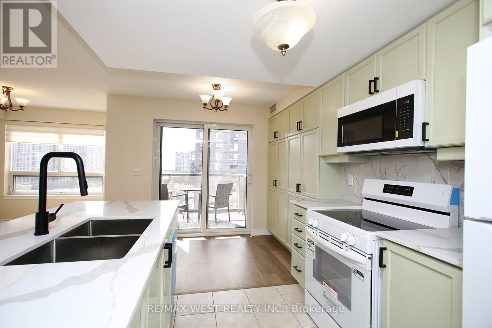 1101 - 350 Princess Royal Drive Property Photo 12