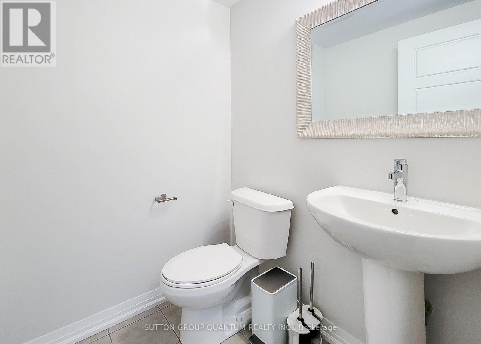 206 - 1206 Main Street E Property Photo 7