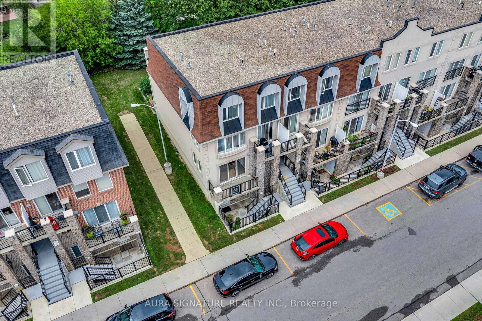 2142 - 105 George Appleton Way N Property Photo 2