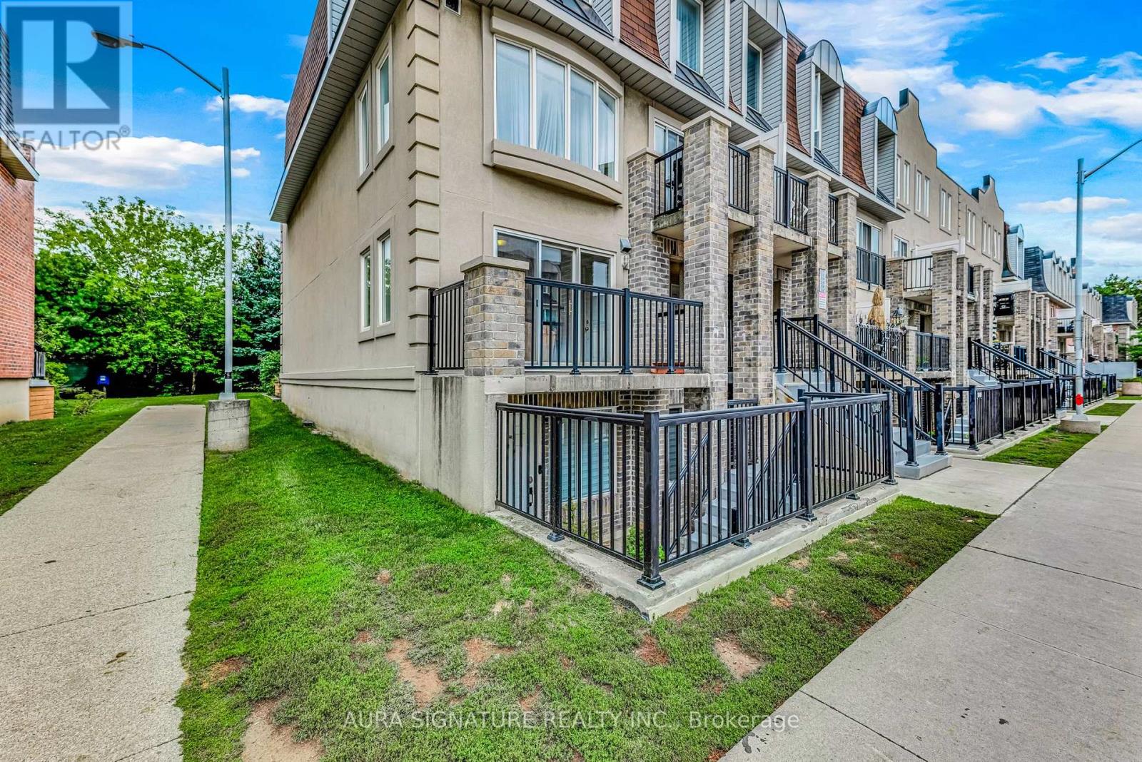 2142 - 105 George Appleton Way N Property Photo 4
