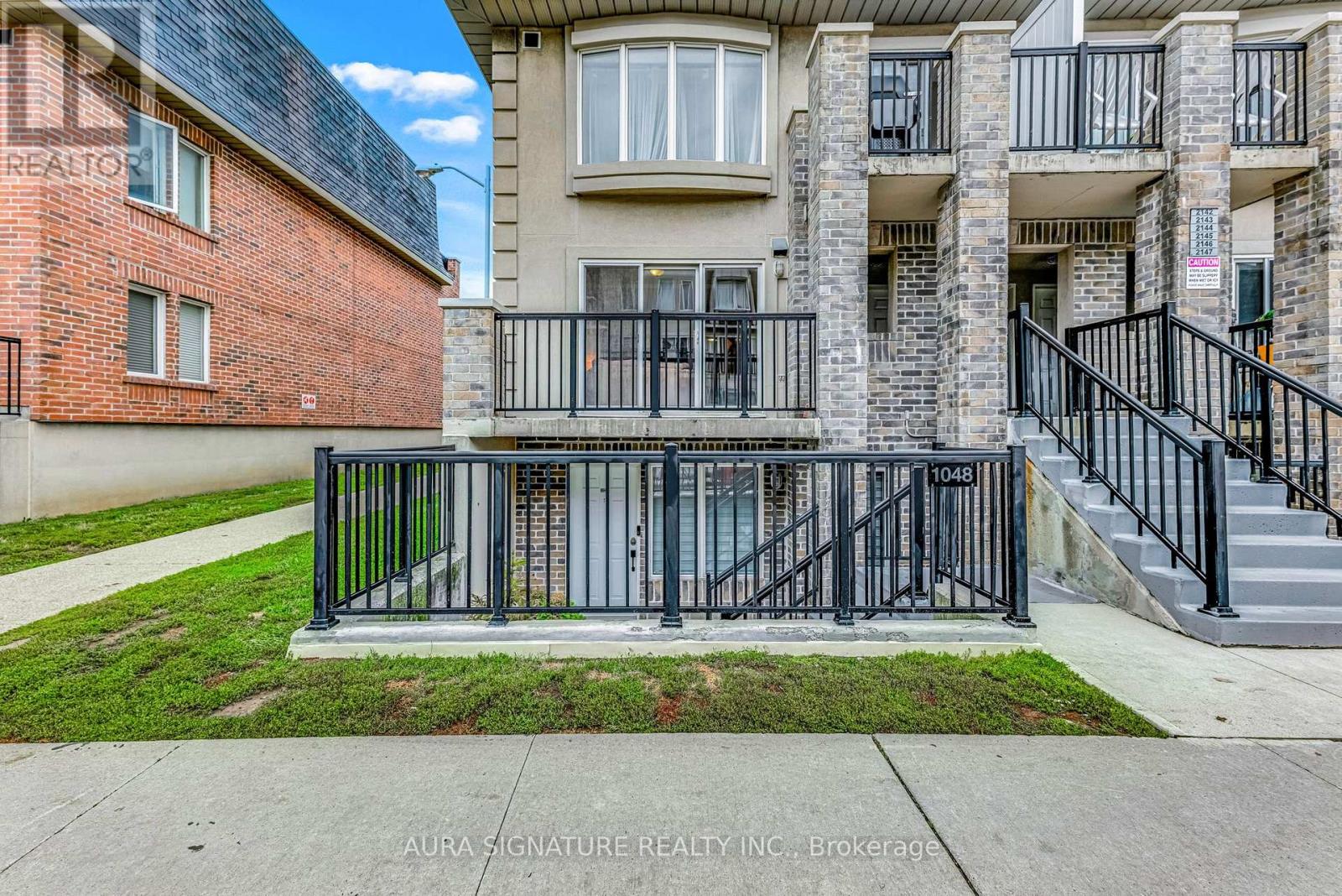 2142 - 105 George Appleton Way N Property Photo 5
