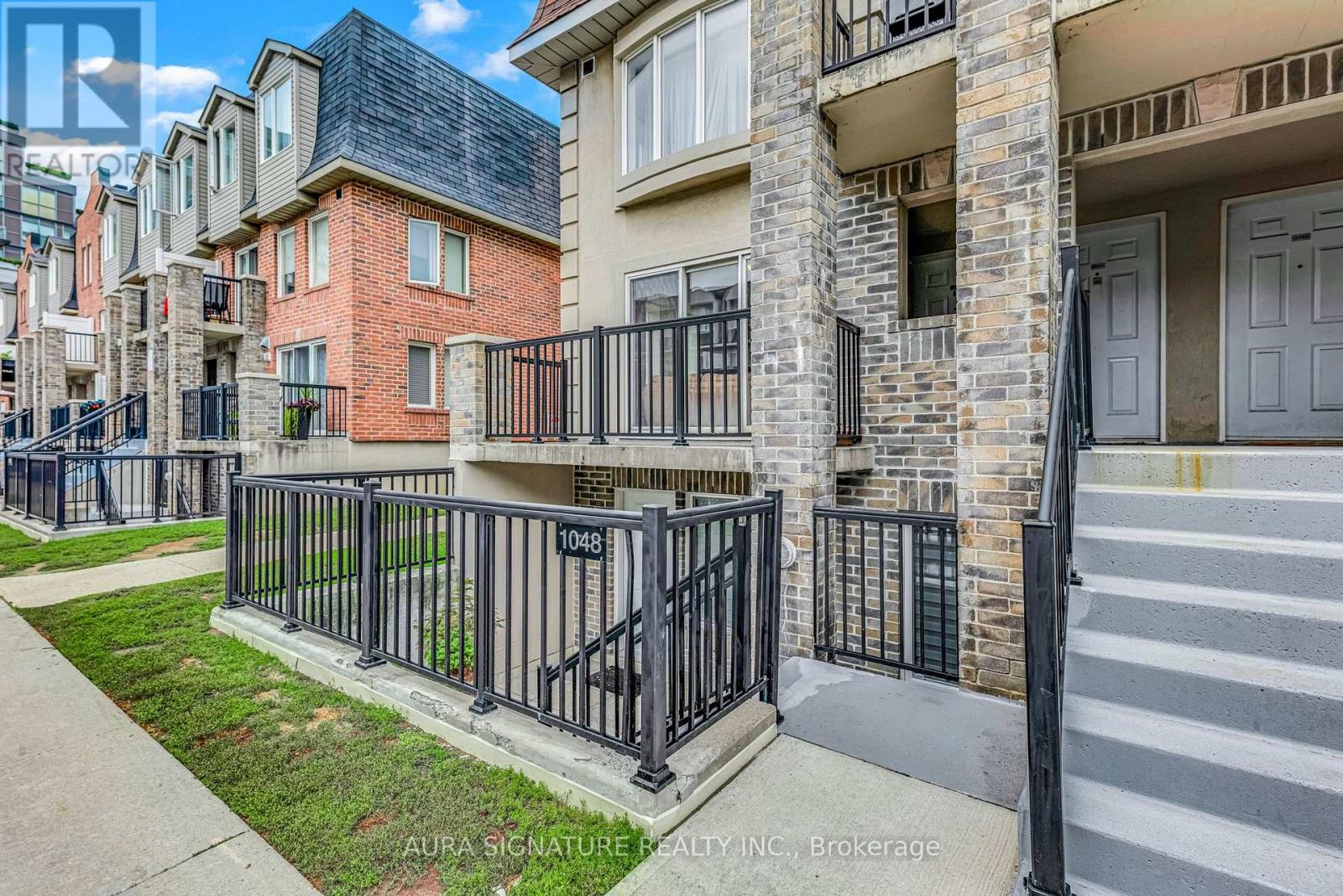 2142 - 105 George Appleton Way N Property Photo 6