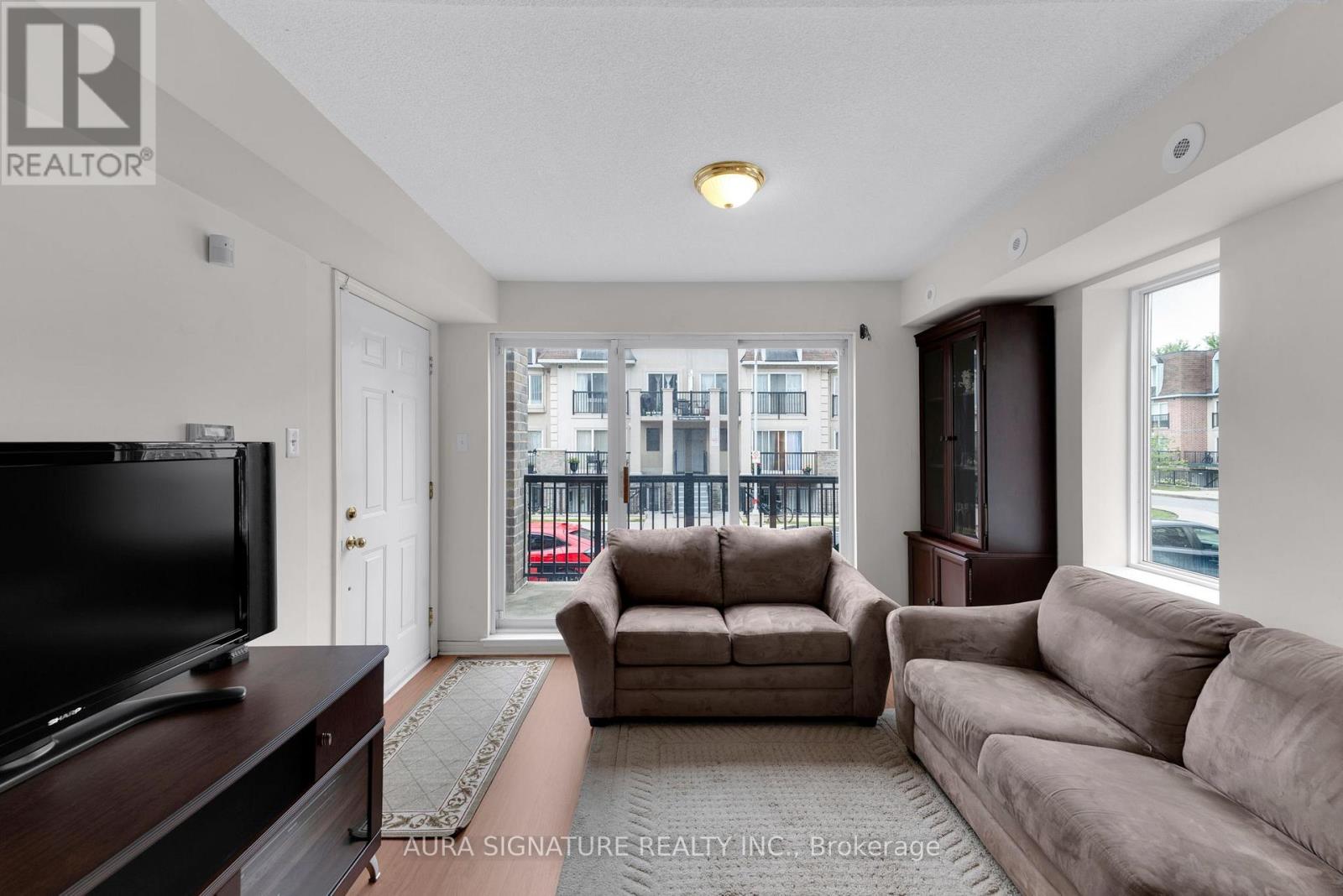 2142 - 105 George Appleton Way N Property Photo 7