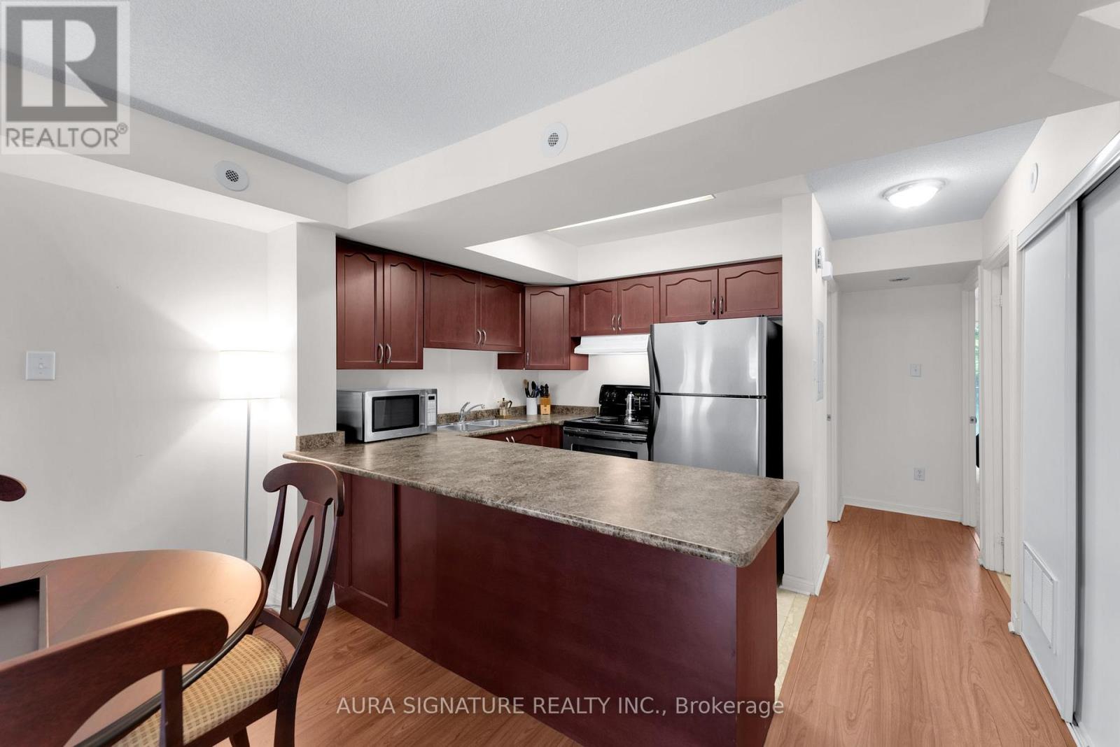 2142 - 105 George Appleton Way N Property Photo 13