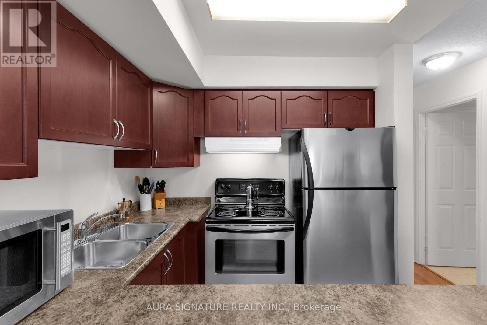 2142 - 105 George Appleton Way N Property Photo 14