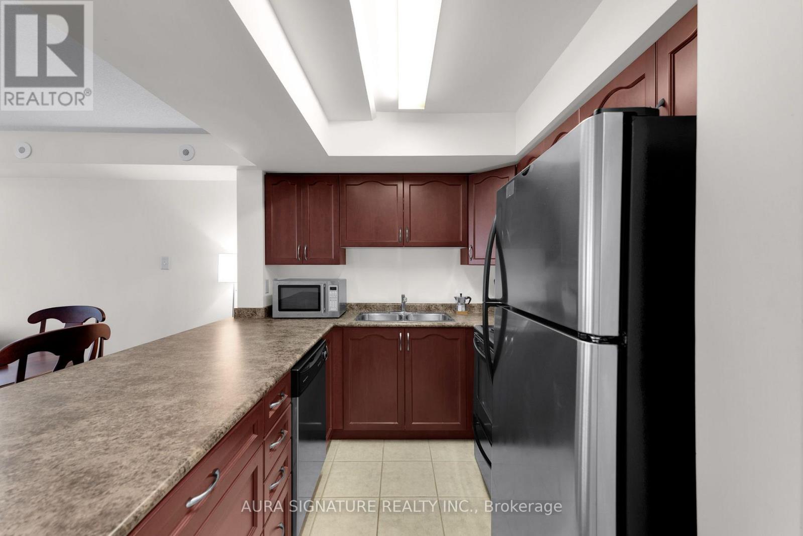 2142 - 105 George Appleton Way N Property Photo 15
