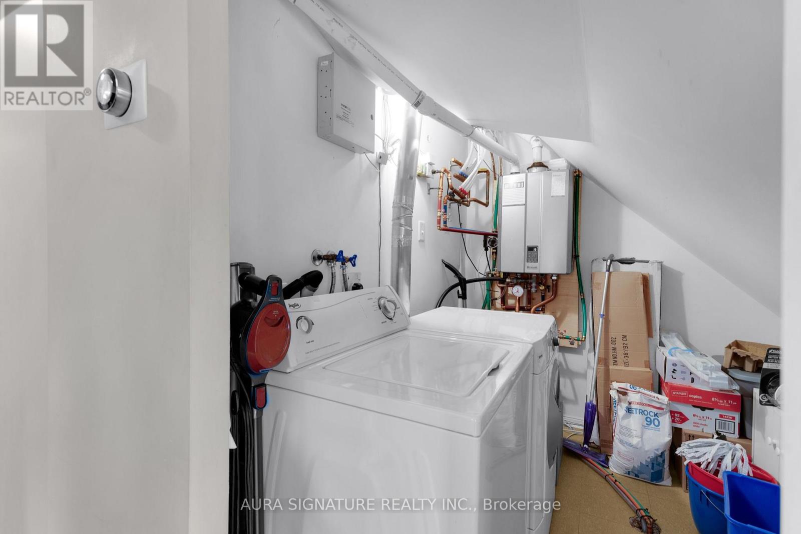 2142 - 105 George Appleton Way N Property Photo 28