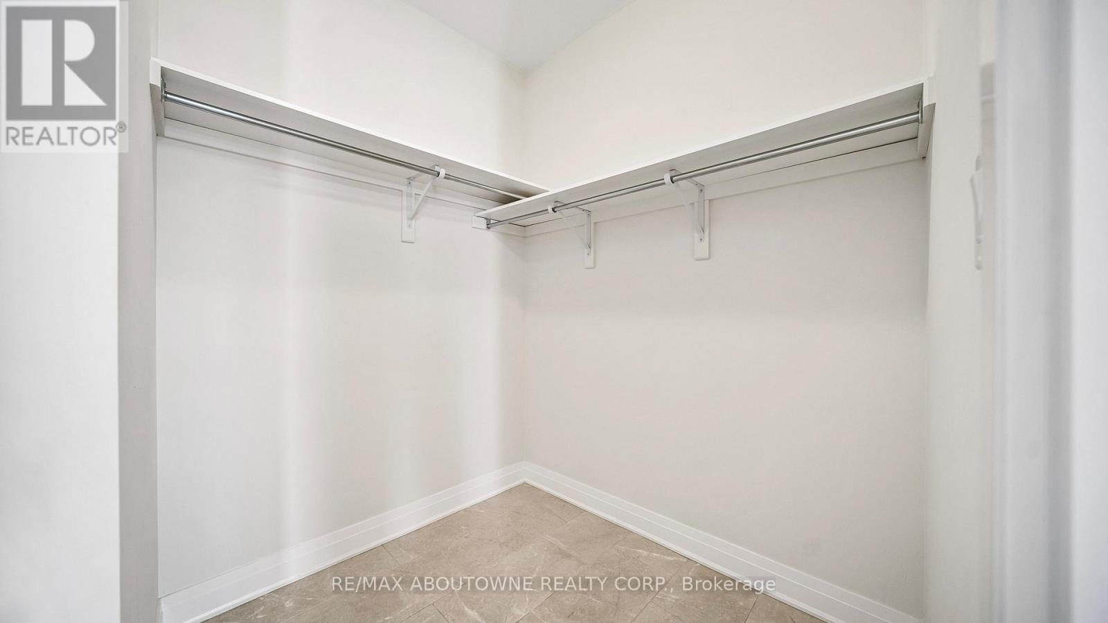 102 Settlers Road E Property Photo 6