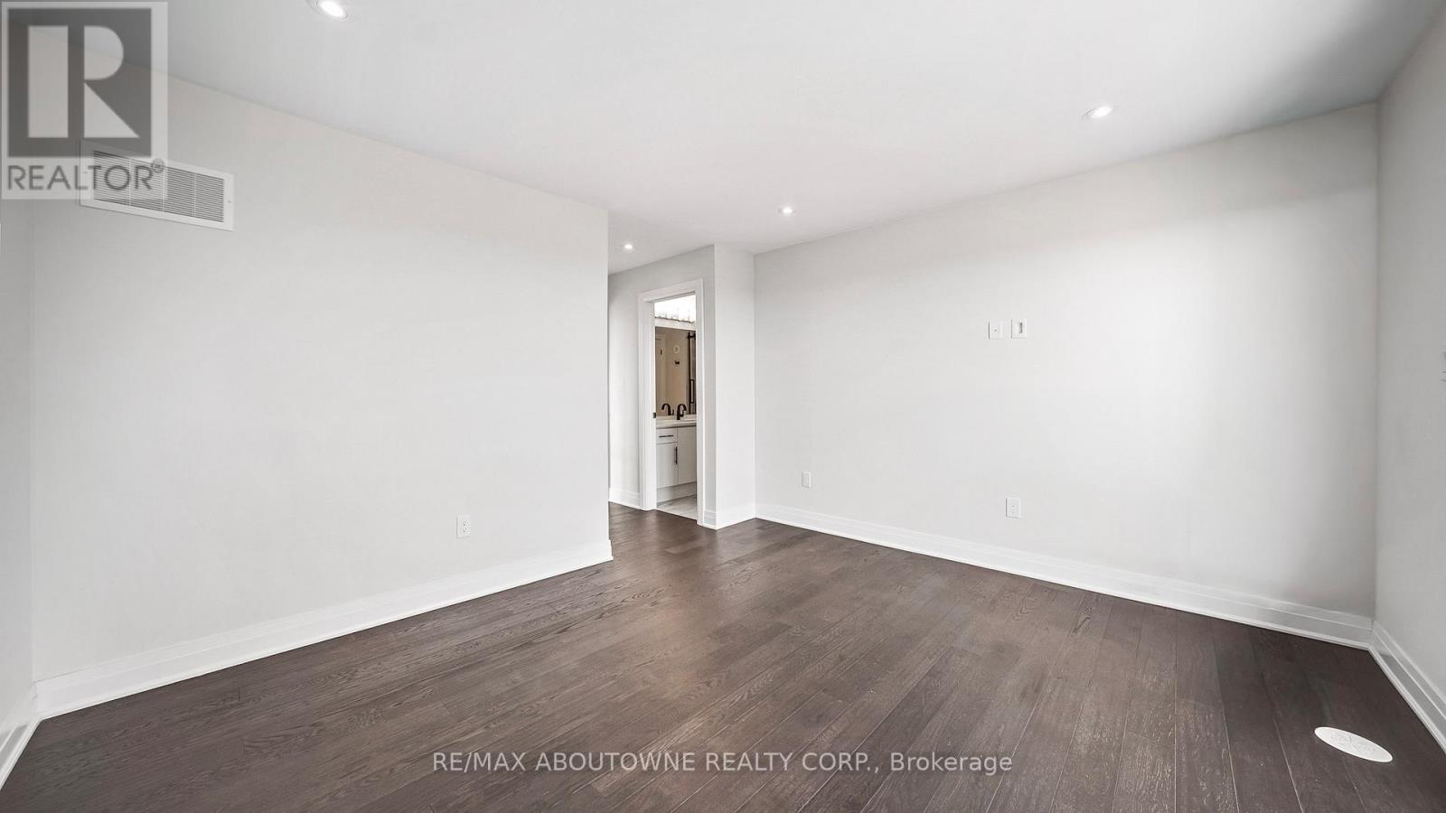 102 Settlers Road E Property Photo 26