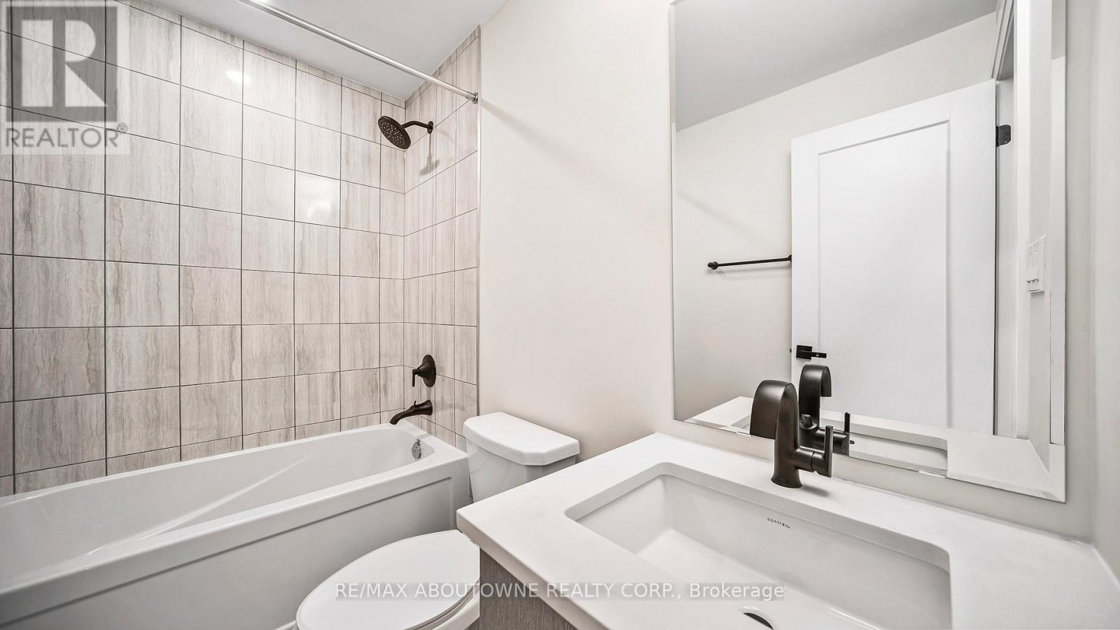 102 Settlers Road E Property Photo 32