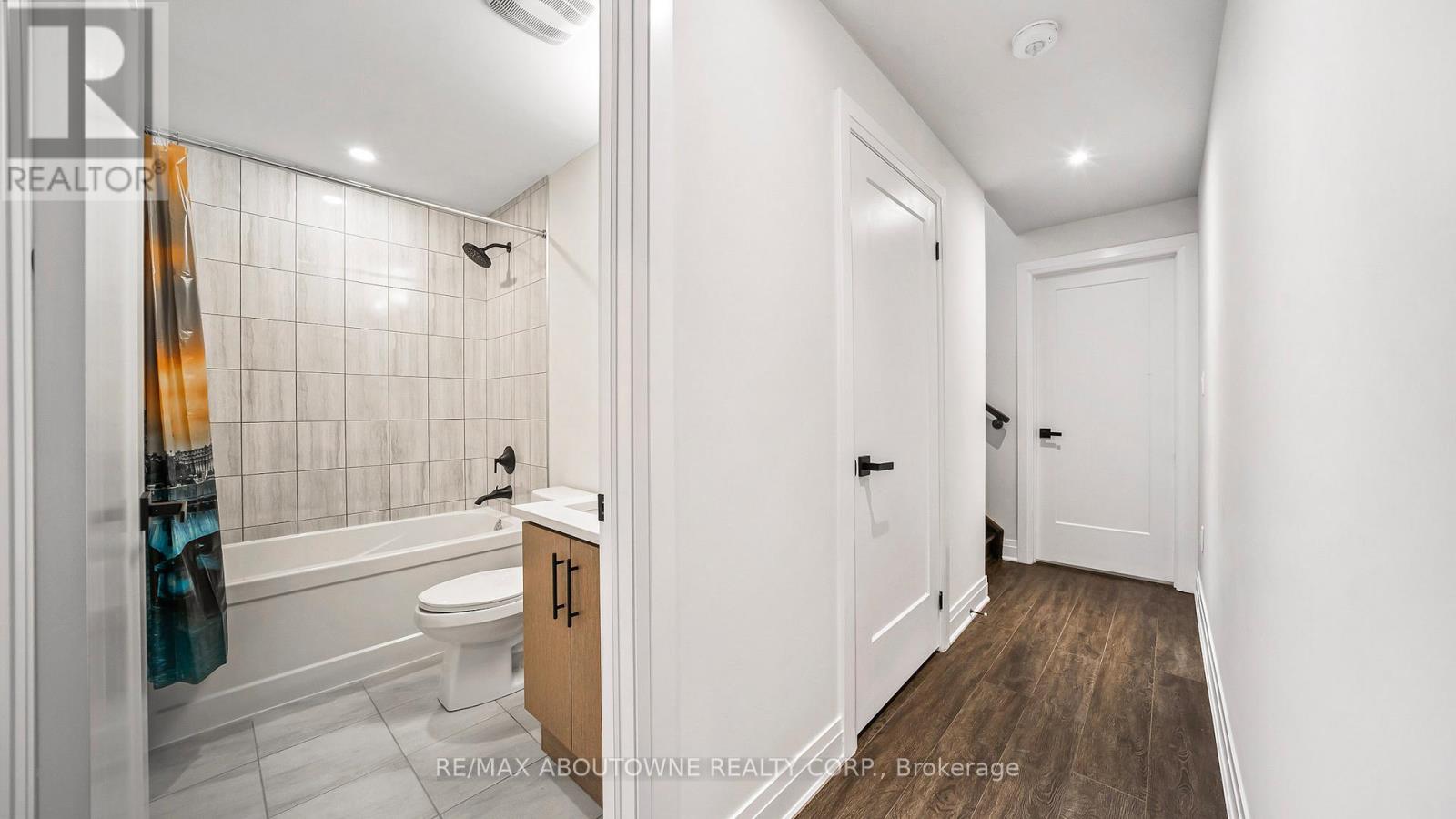 102 Settlers Road E Property Photo 33