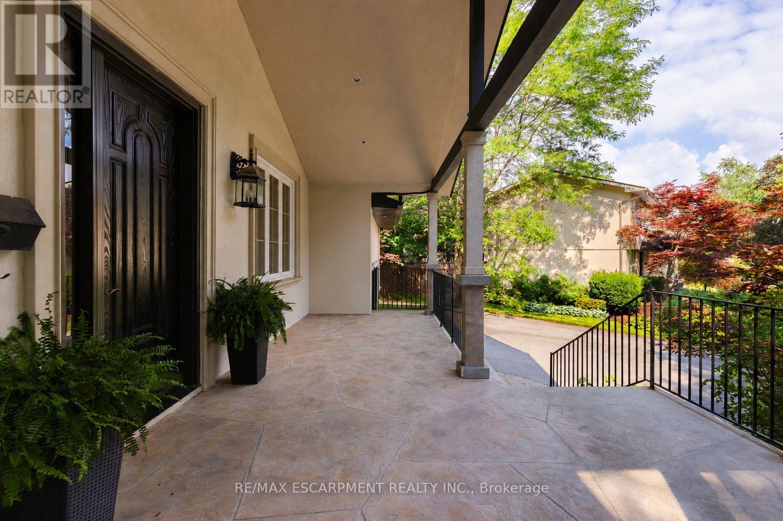 1063 Greenoaks Drive Property Photo 4