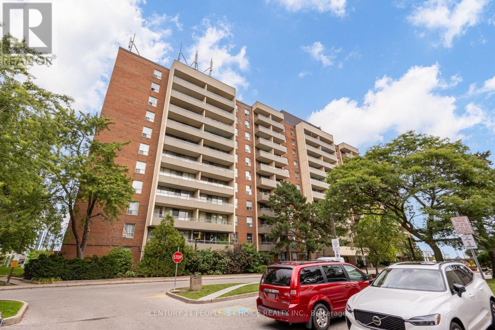 207 - 1 Four Winds Drive Photo de la propriété 1