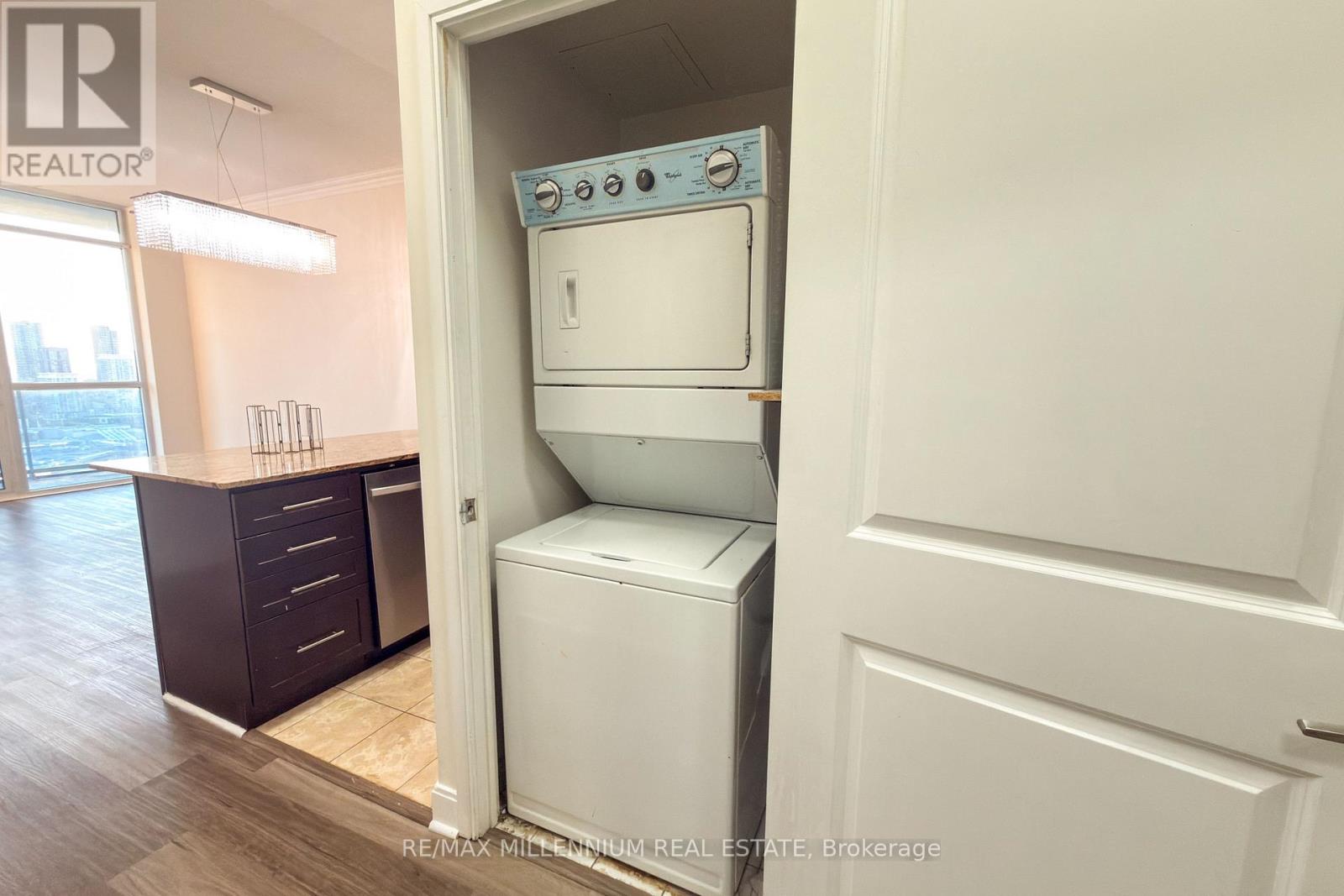 Lph06 - 80 Absolute Avenue Property Photo 14