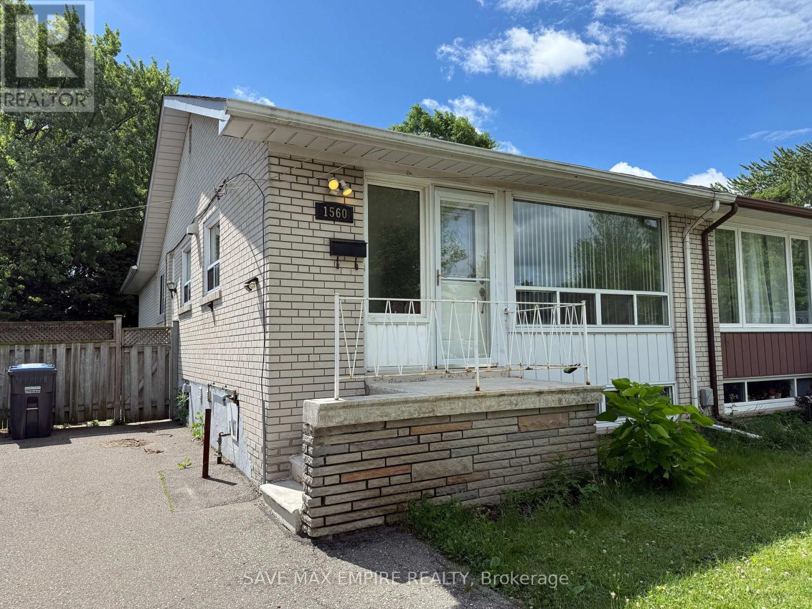 1560 Sandgate Crescent Property Photo 1