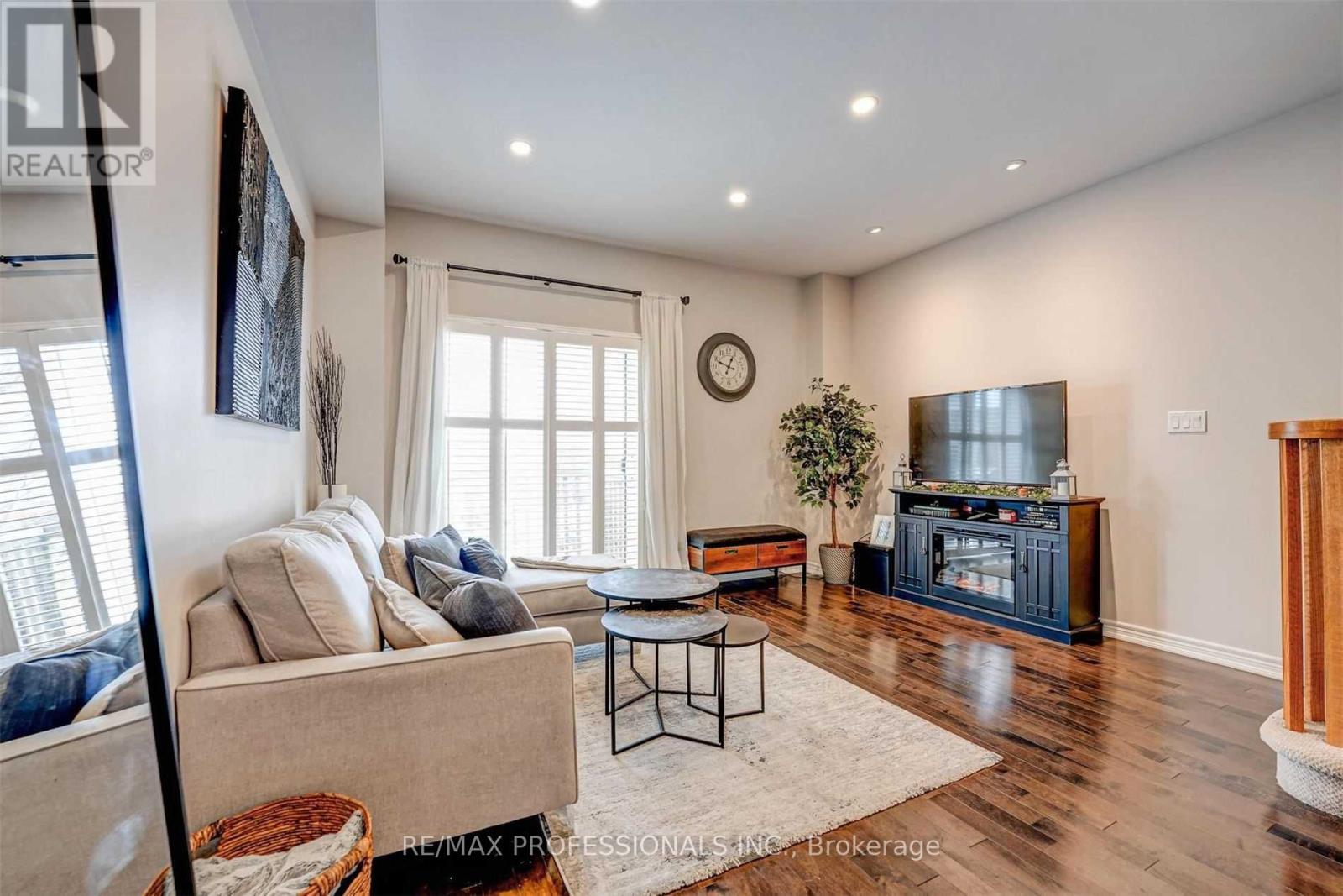 676 Rowley Common Property Photo 6