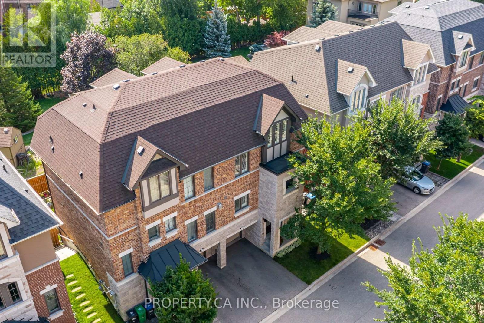 1226 AZINGER LANE