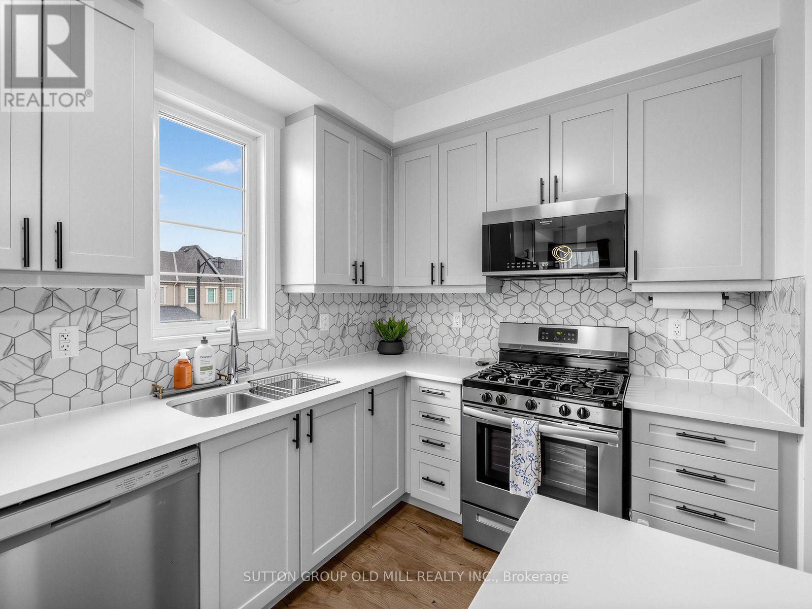 1537 Moira Crescent Property Photo 15
