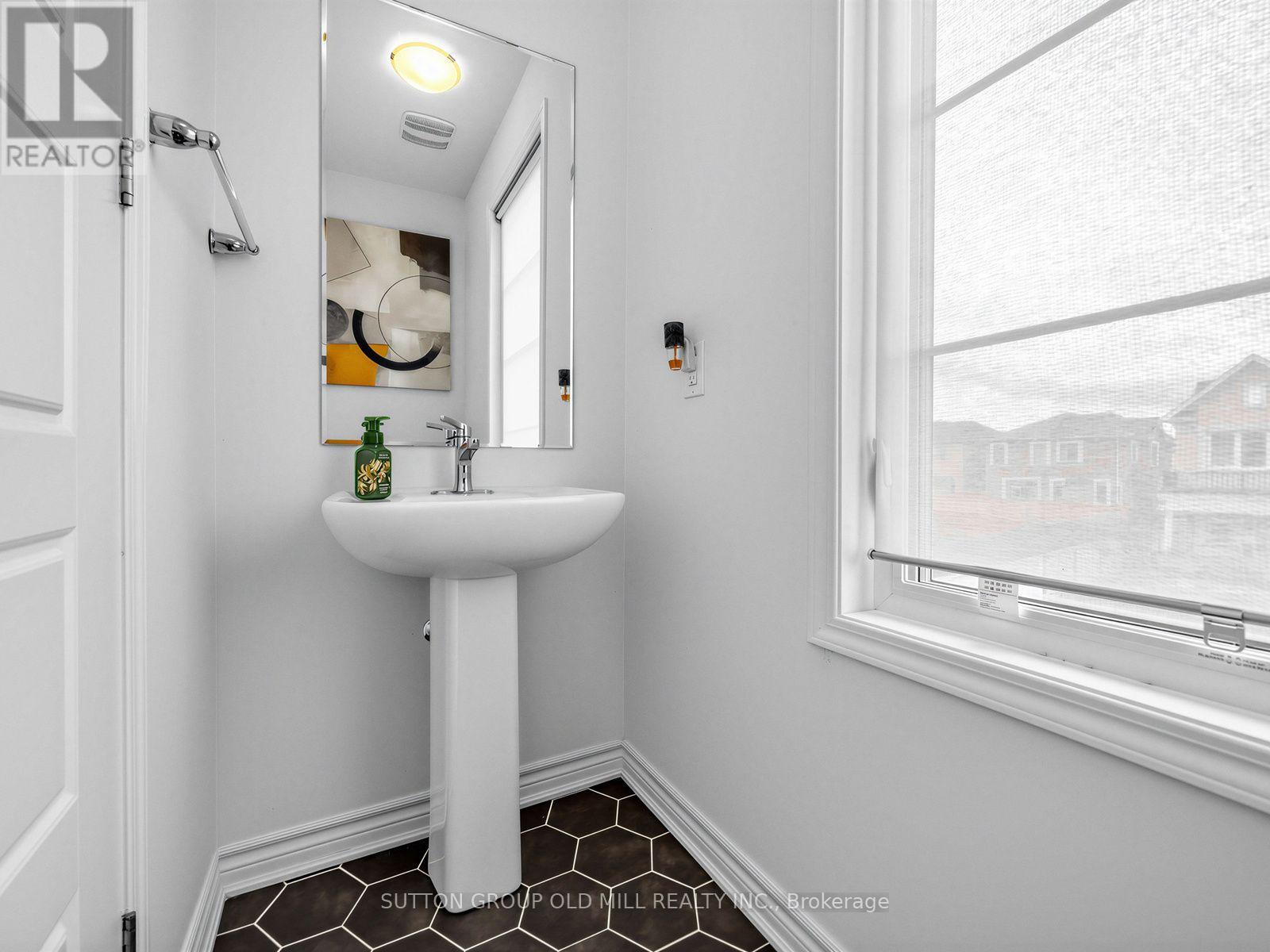 1537 Moira Crescent Property Photo 19
