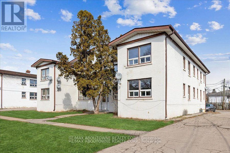 7 - 1031 Churchill Avenue E Property Photo 2