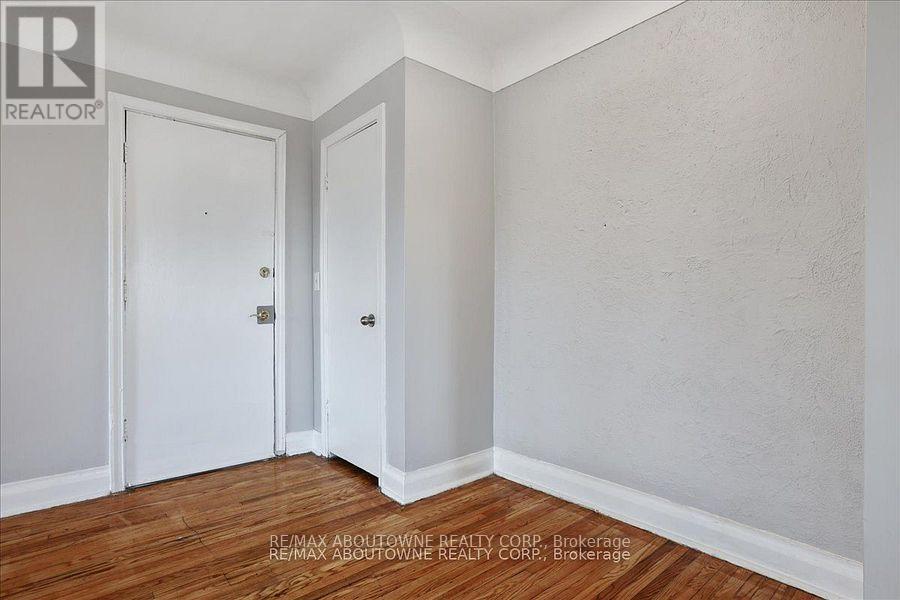 7 - 1031 Churchill Avenue E Property Photo 3