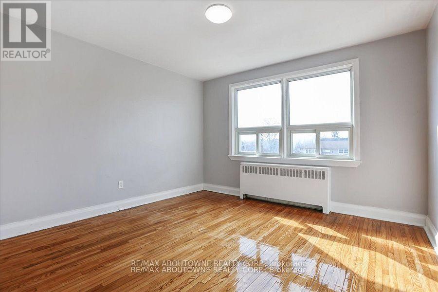 7 - 1031 Churchill Avenue E Property Photo 13