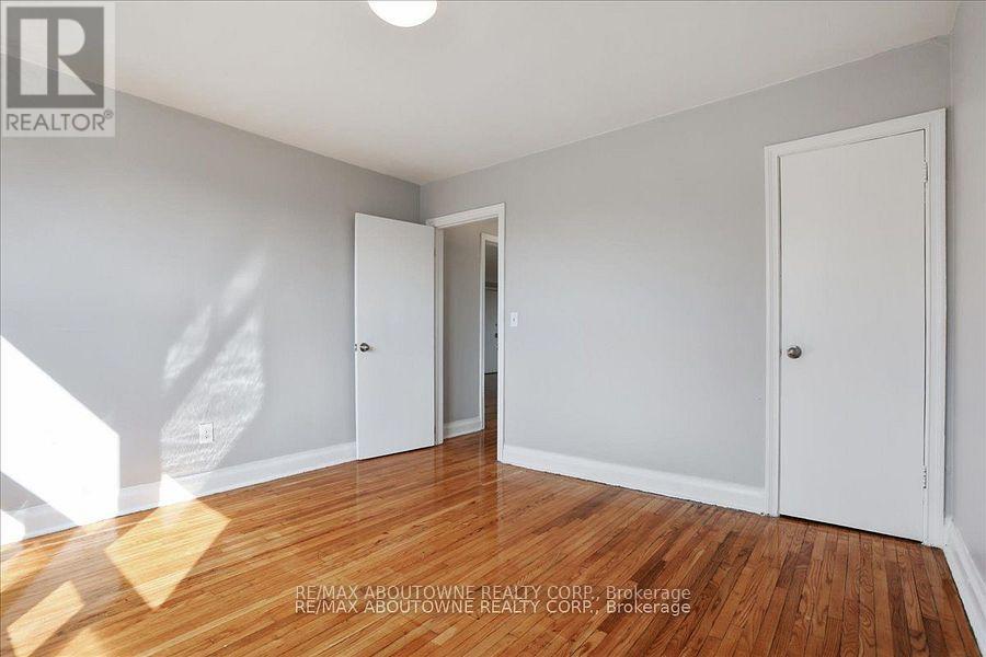 7 - 1031 Churchill Avenue E Property Photo 14