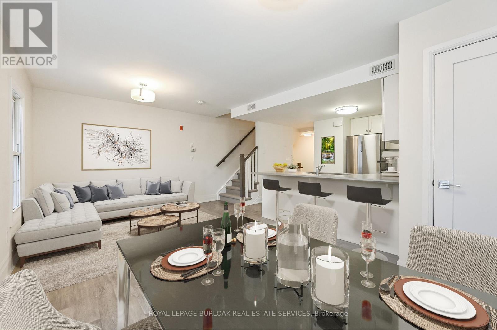 207 - 760 Lakeshore Road E Property Photo 1