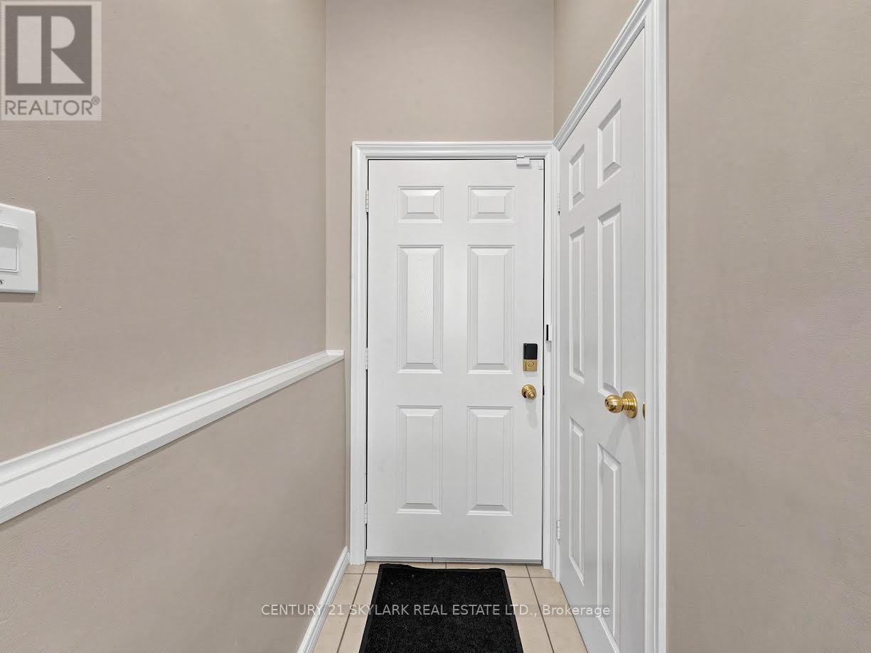 164 Moregate Crescent N Property Photo 6