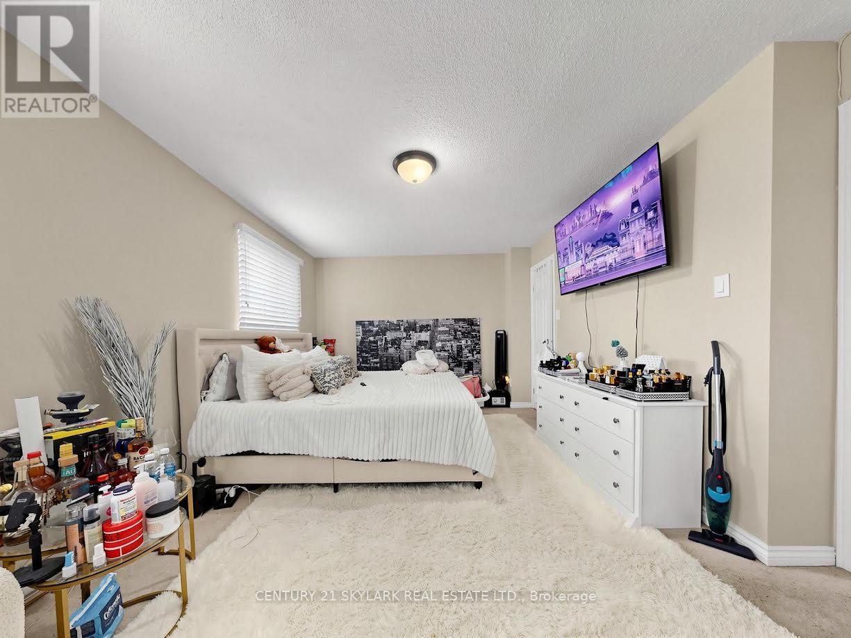 164 Moregate Crescent N Property Photo 10