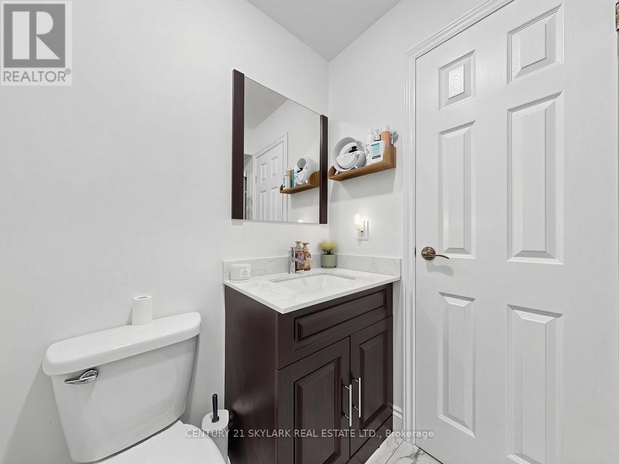 164 Moregate Crescent N Property Photo 16